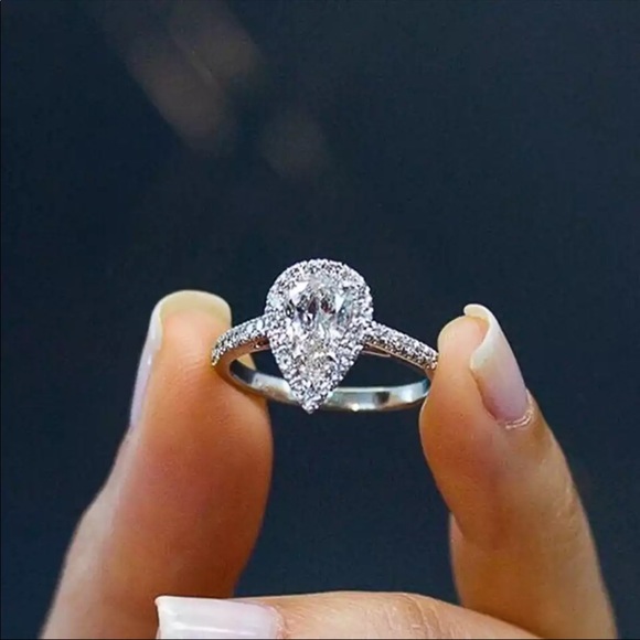 New 1.59 CARAT Pear Shaped Diamond Ring - Picture 2 of 3